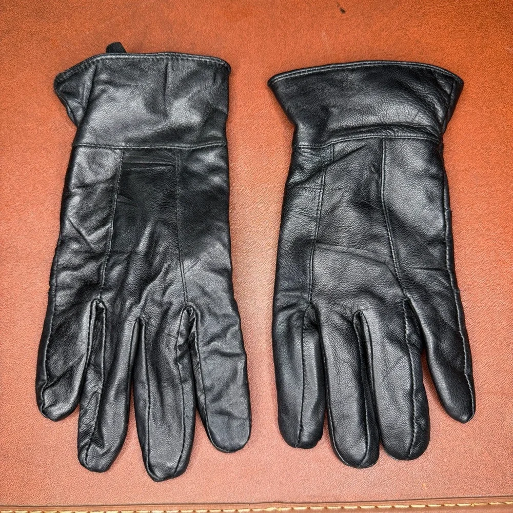 Insulated leather gloves